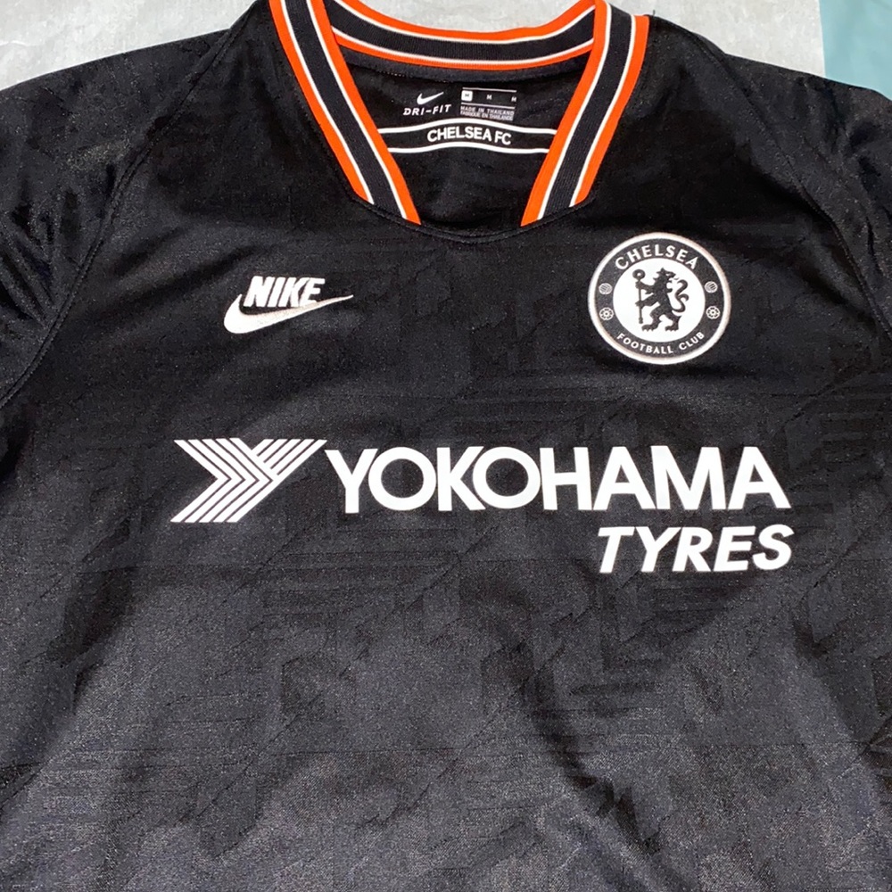 Like New only wear once . Nike Black away Chelsea soccer Jersey. Size M